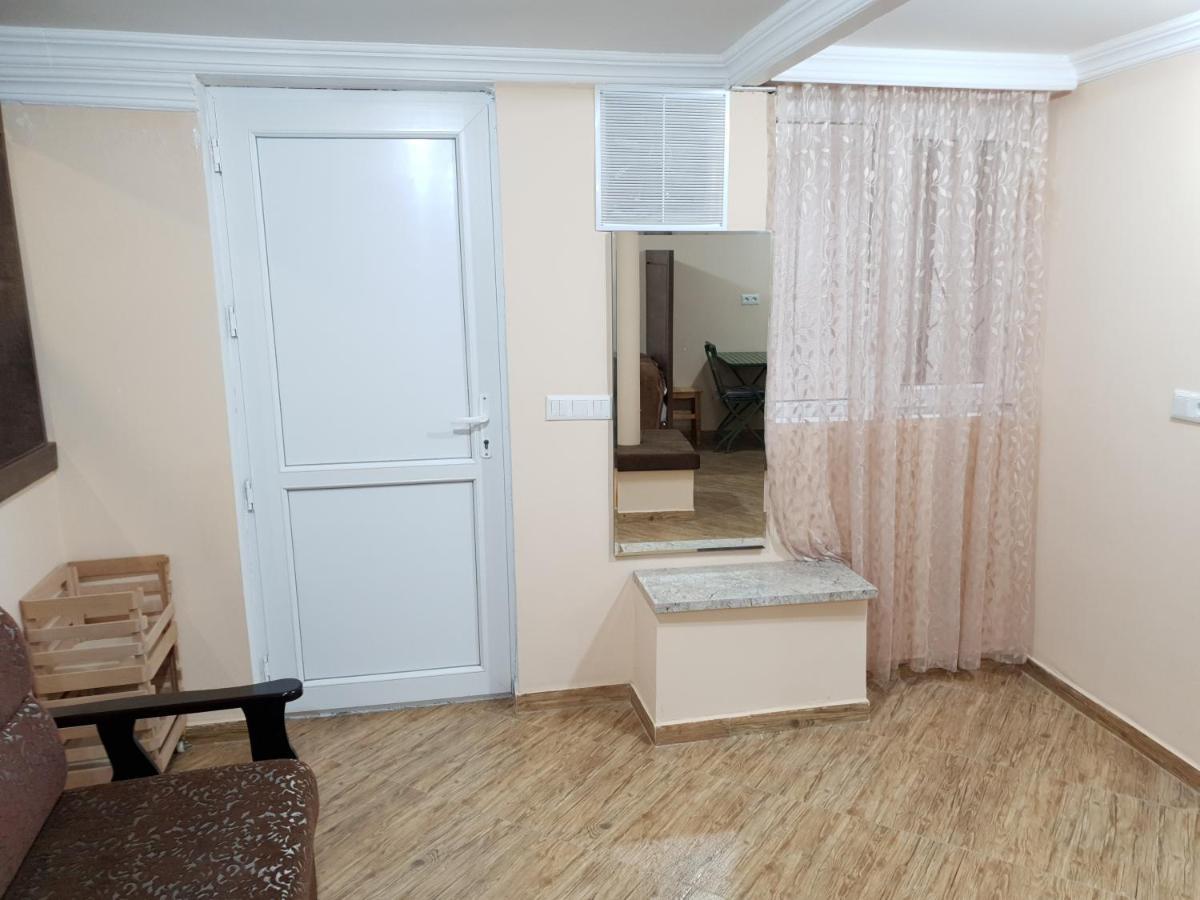 Milky Way Apartment Kutaisi Bagian luar foto